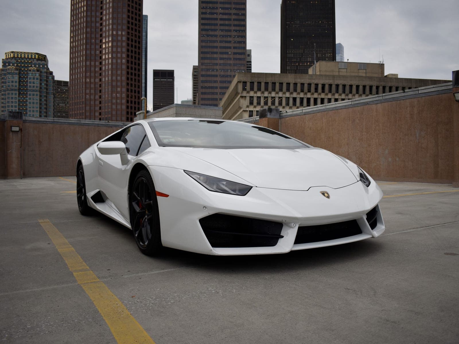 White Lamborghini Huracan coupe