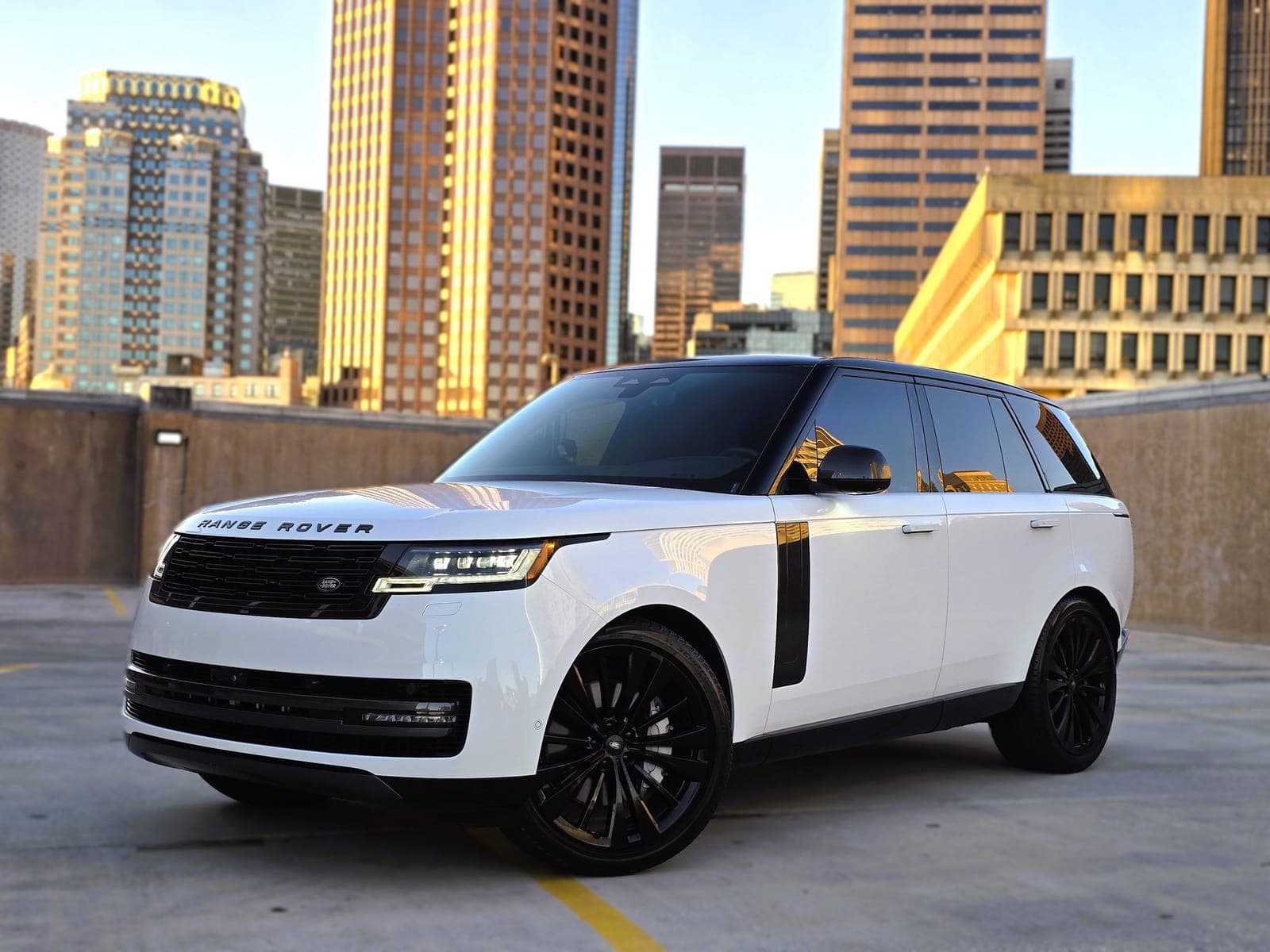 White Range Rover P530 SE SWB AWD