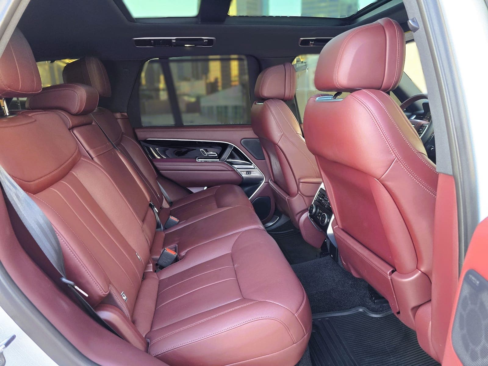 White Range Rover P530 SE SWB AWD