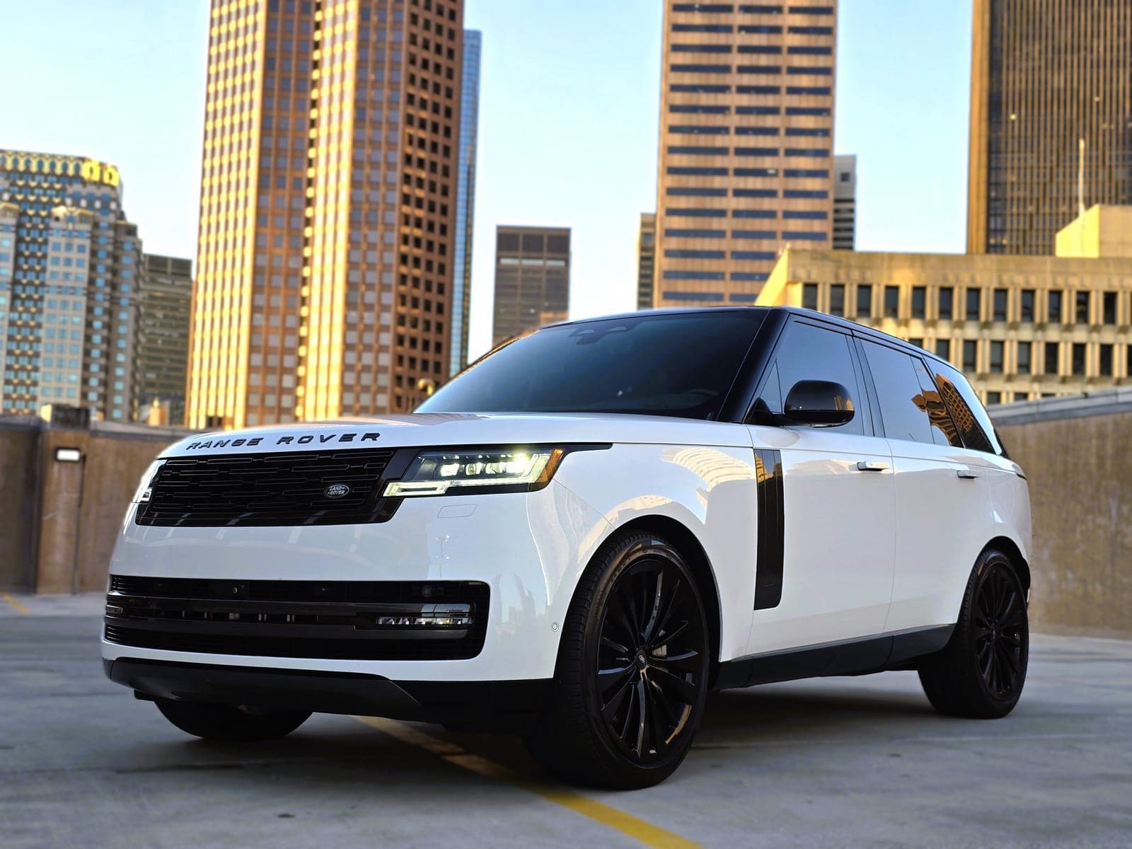 White Range Rover P530 SE SWB AWD