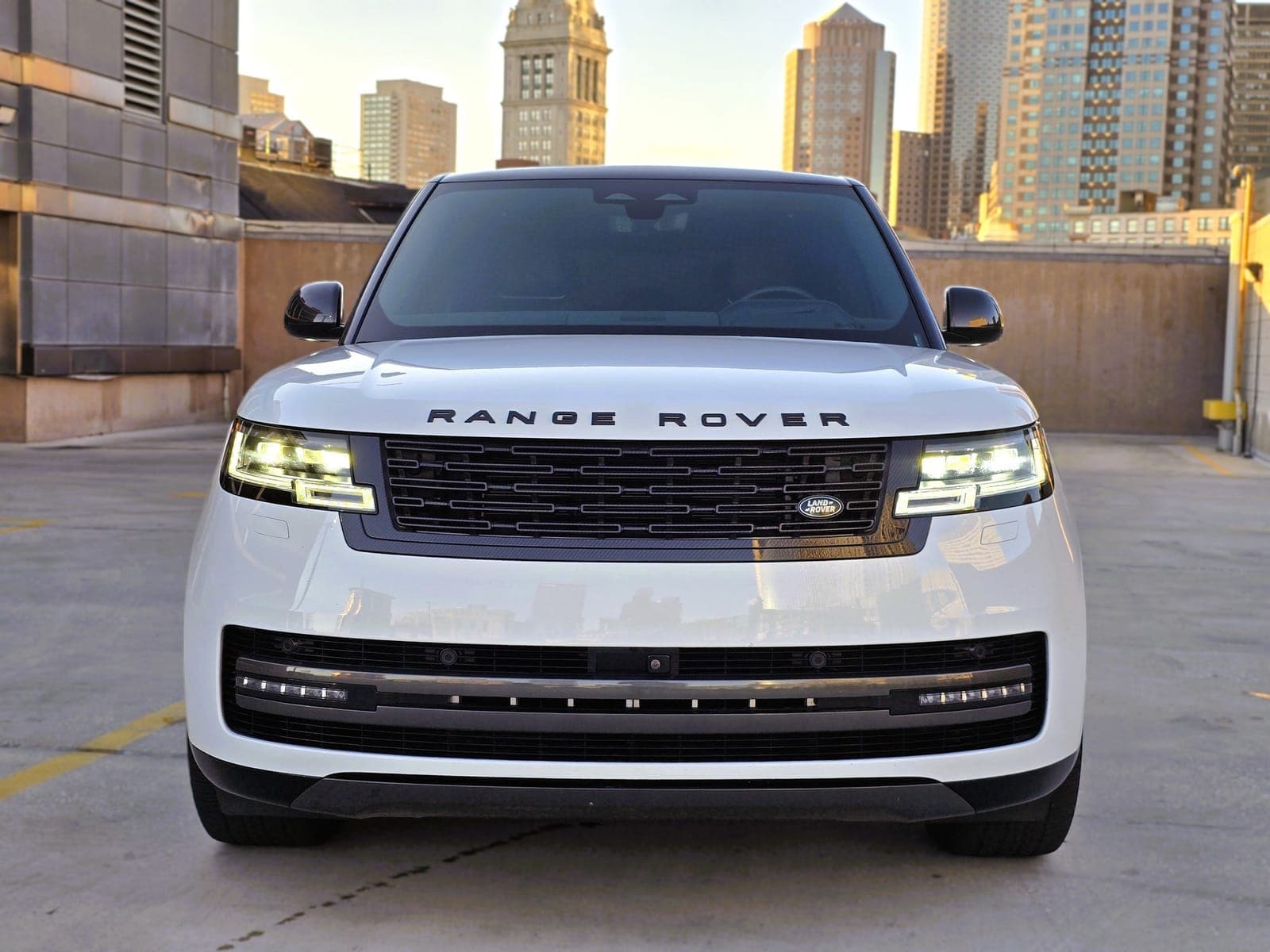 White Range Rover P530 SE SWB AWD