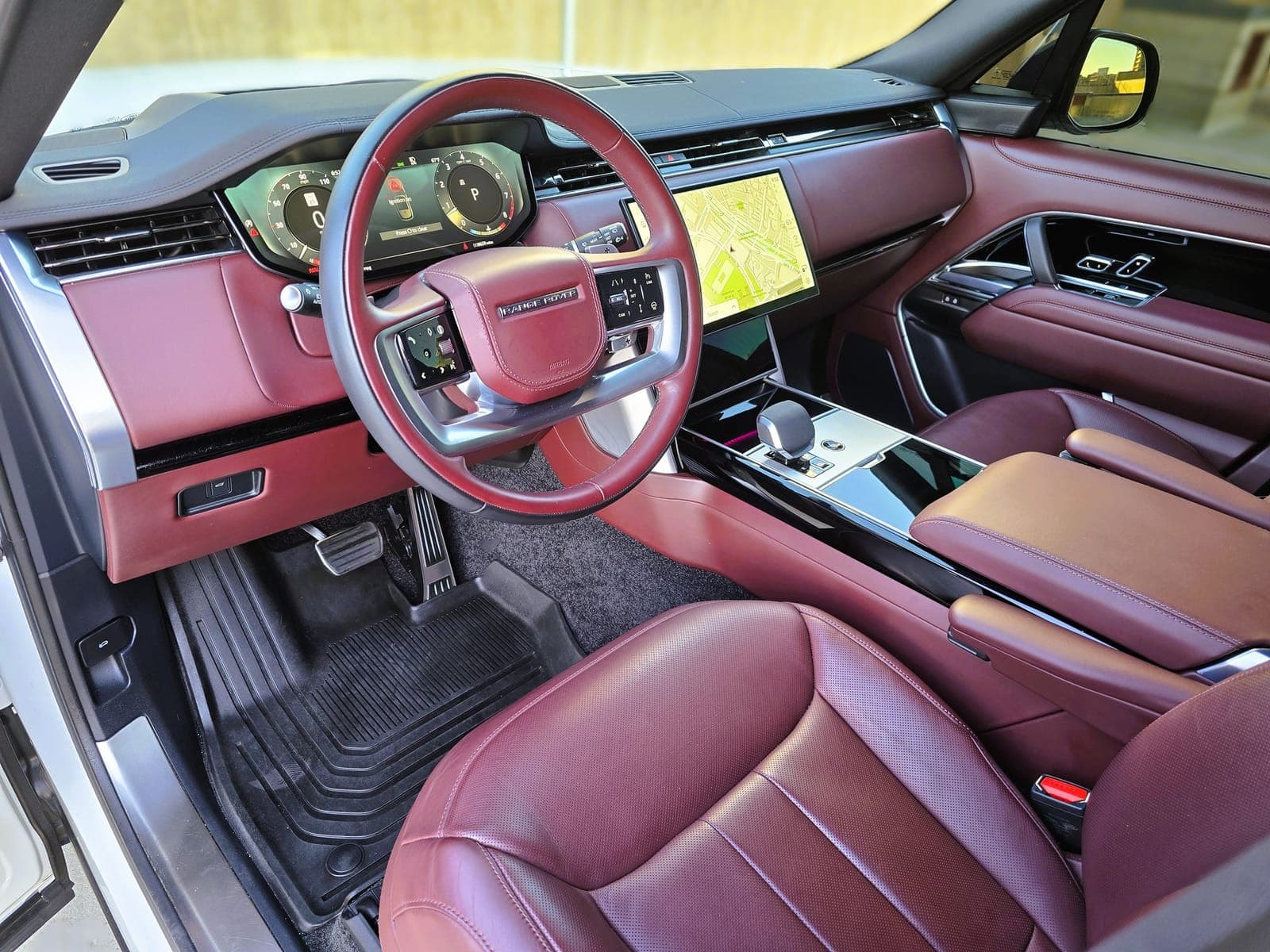 White Range Rover P530 SE SWB AWD