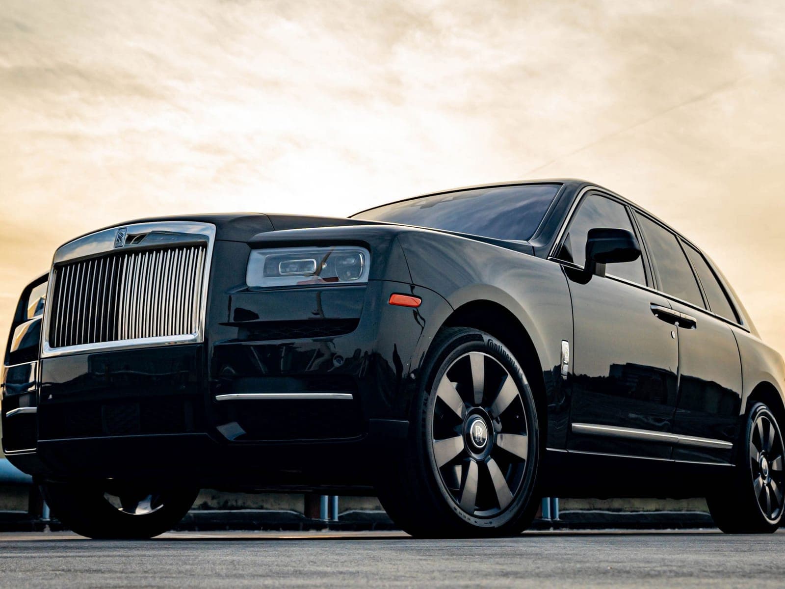 Black Rolls-Royce Cullinan